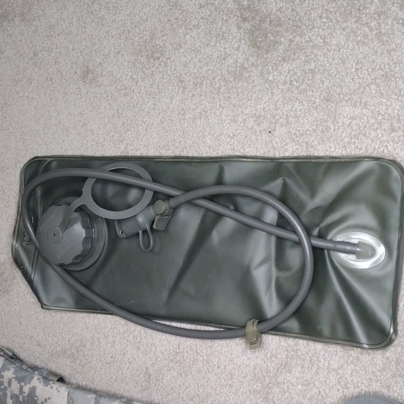 HYDRAMAX:  Large 100 Oz. Hydration Hiking Backpack Travel Bladder / Carrier - Picture 2 of 4